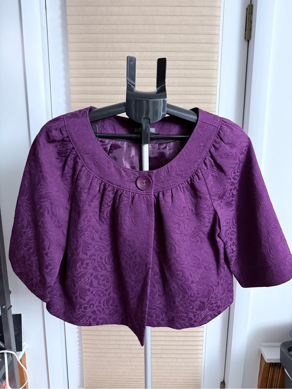 Vintage inspired Romantic plum-purple jacquard cropped bolero jacket Capelet